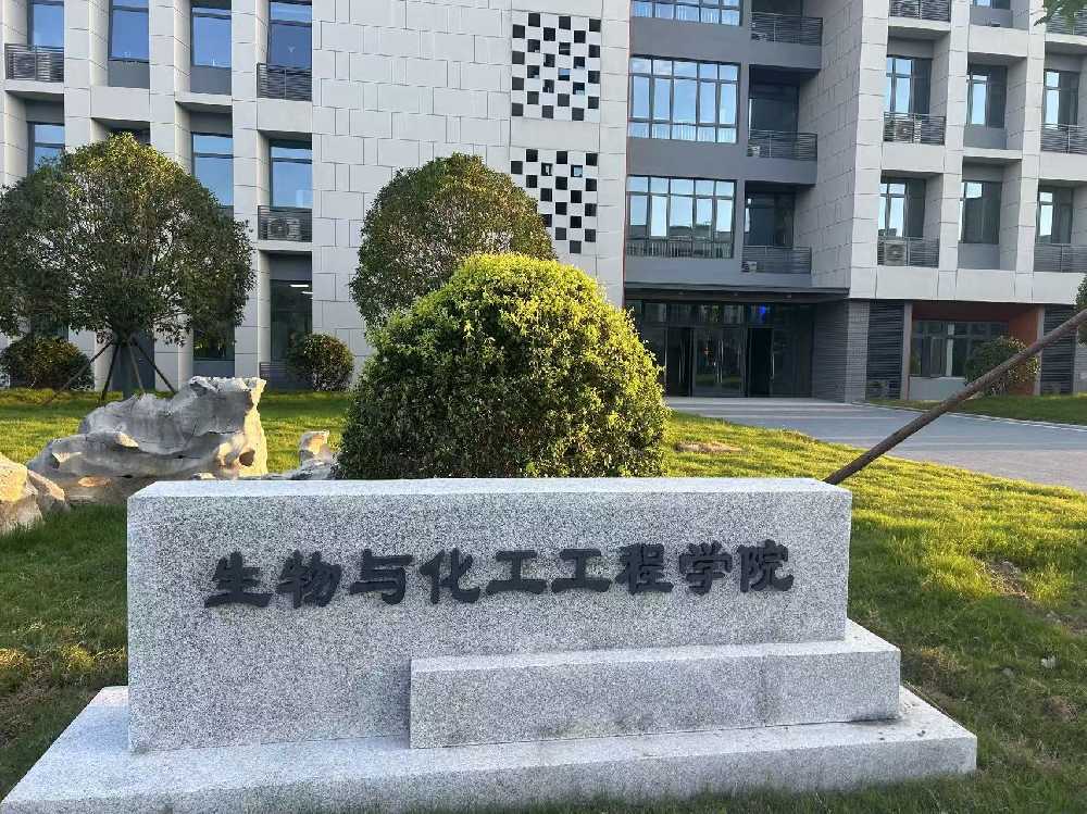 小金县扬州职业大学体育场高杆灯项目